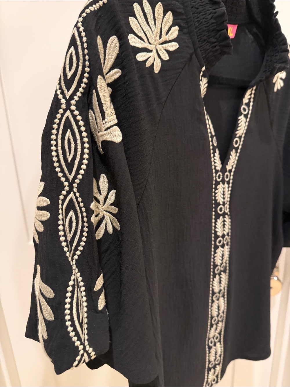 Boutique embroidered puff sleeve top - Picture 5 of 7